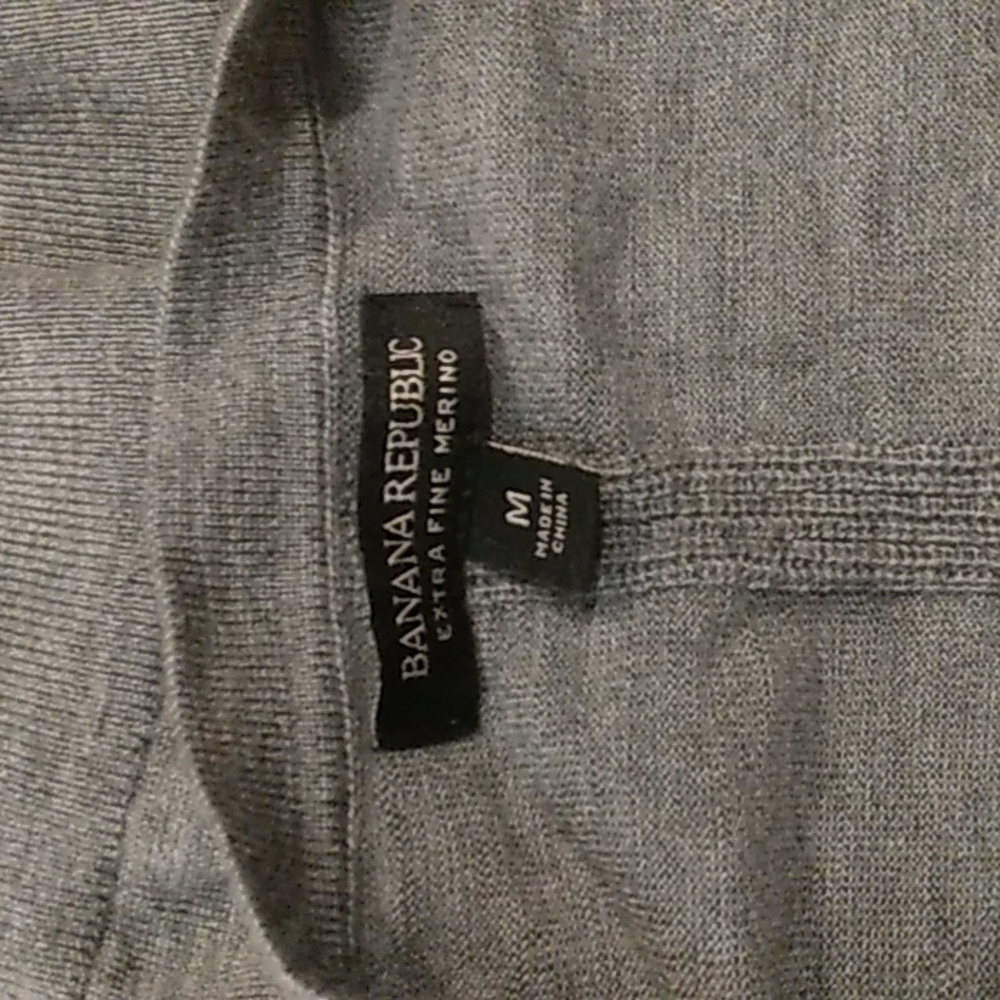 Banana Republic gray merino wool sweater Size Medium - Picture 4 of 8